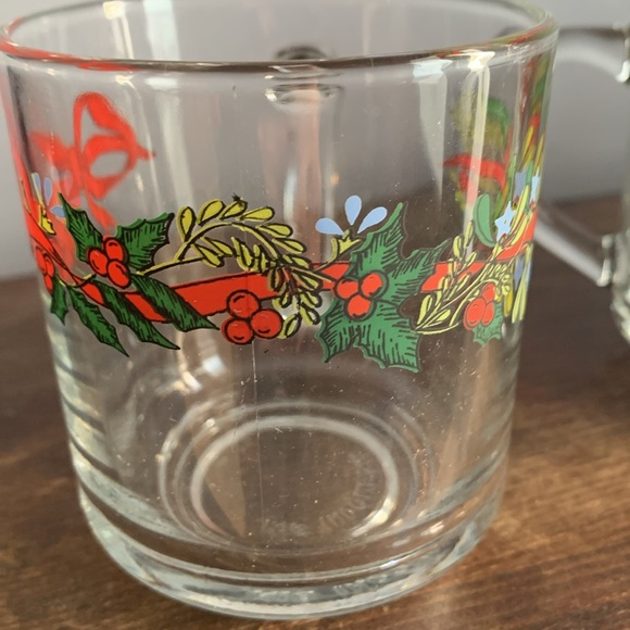 Vintage 8 Christmas Mugs - Picture 4 of 7